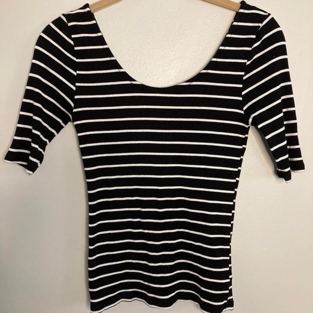 Forever 21 black and white striped shirt size medium